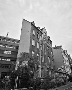 Schwarz/Weiß Foto eines Hausen in Hannover
